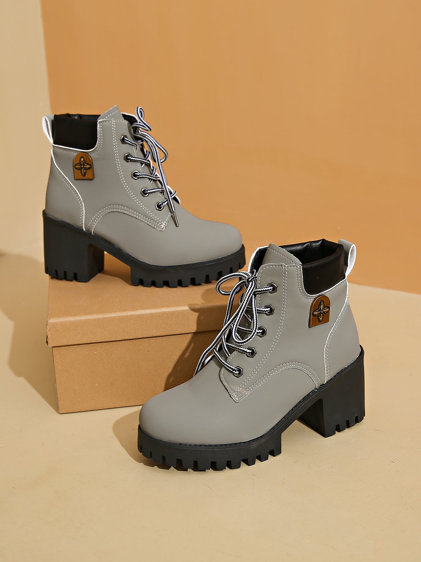 đĽă35-42ă đ˘â¨2025 Neuheit fĂźr diesen Herbst: Stiefeletten mit dicken Absätzen und Keilabsätzen â Retro-Modell mit SchnĂźrsenkeln fĂźr Damen