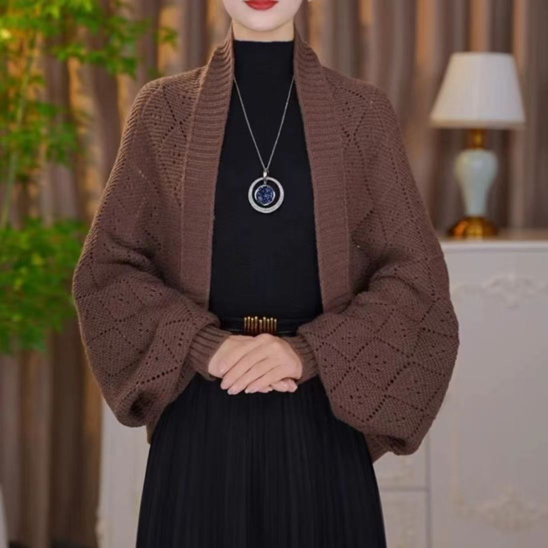 💃2025 Neue Mode🔥Ausgehöhlter Strick-Schal-Mantel✨Kaufen Sie im Voraus und profitieren Sie von einem Rabatt von 60 %