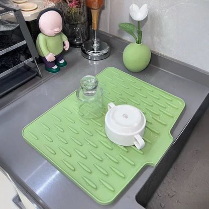 ⏳Begrenzte Zeit 50% Rabatt💥Auslaufsicherer Arbeitsplattenschutz aus Silikon – Hitzebeständige und rutschfeste Matte für tropffreies Abtrocknen