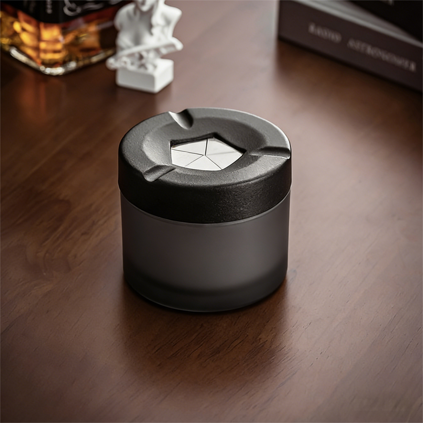✨✨360° Drehverschluss-Aschenbecher aus Edelstahl - Jetzt im Verkauf🚬🚬 Geruchsdicht & Mit Zigarettenhalter für Auto & Zuhause