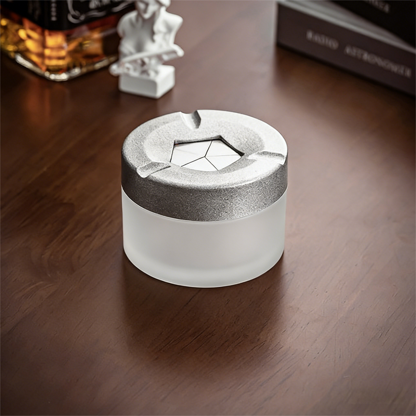 ✨✨360° Drehverschluss-Aschenbecher aus Edelstahl - Jetzt im Verkauf🚬🚬 Geruchsdicht & Mit Zigarettenhalter für Auto & Zuhause